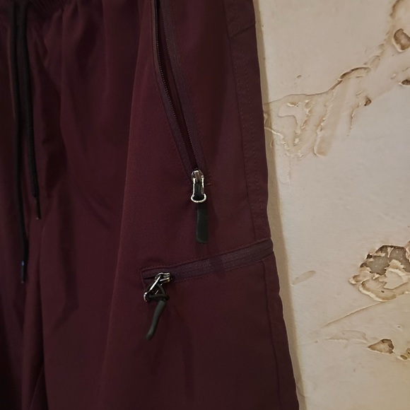 Santiny Wine-Colored Quick Dry Shorts | 9” Inseam | Lightweight & Comfy Medium - Picture 3 of 9